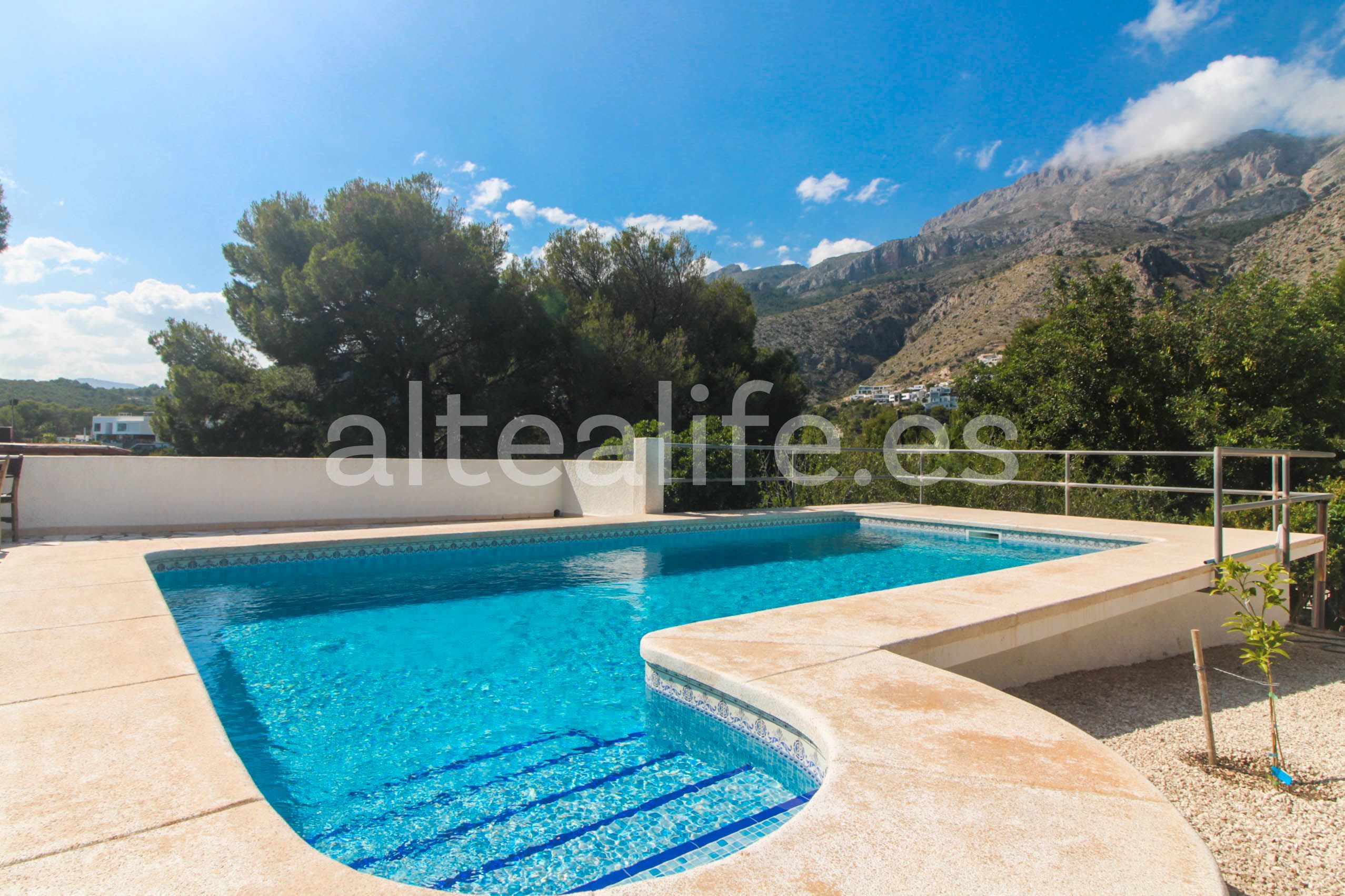 Vista exterior de Casa o chalet en venta en Altea con Calefacción, Terraza y Piscina