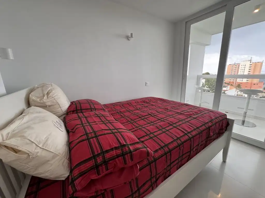 Dormitori de Apartament de lloguer en  Palma de Mallorca amb Aire condicionat, Terrassa i Moblat