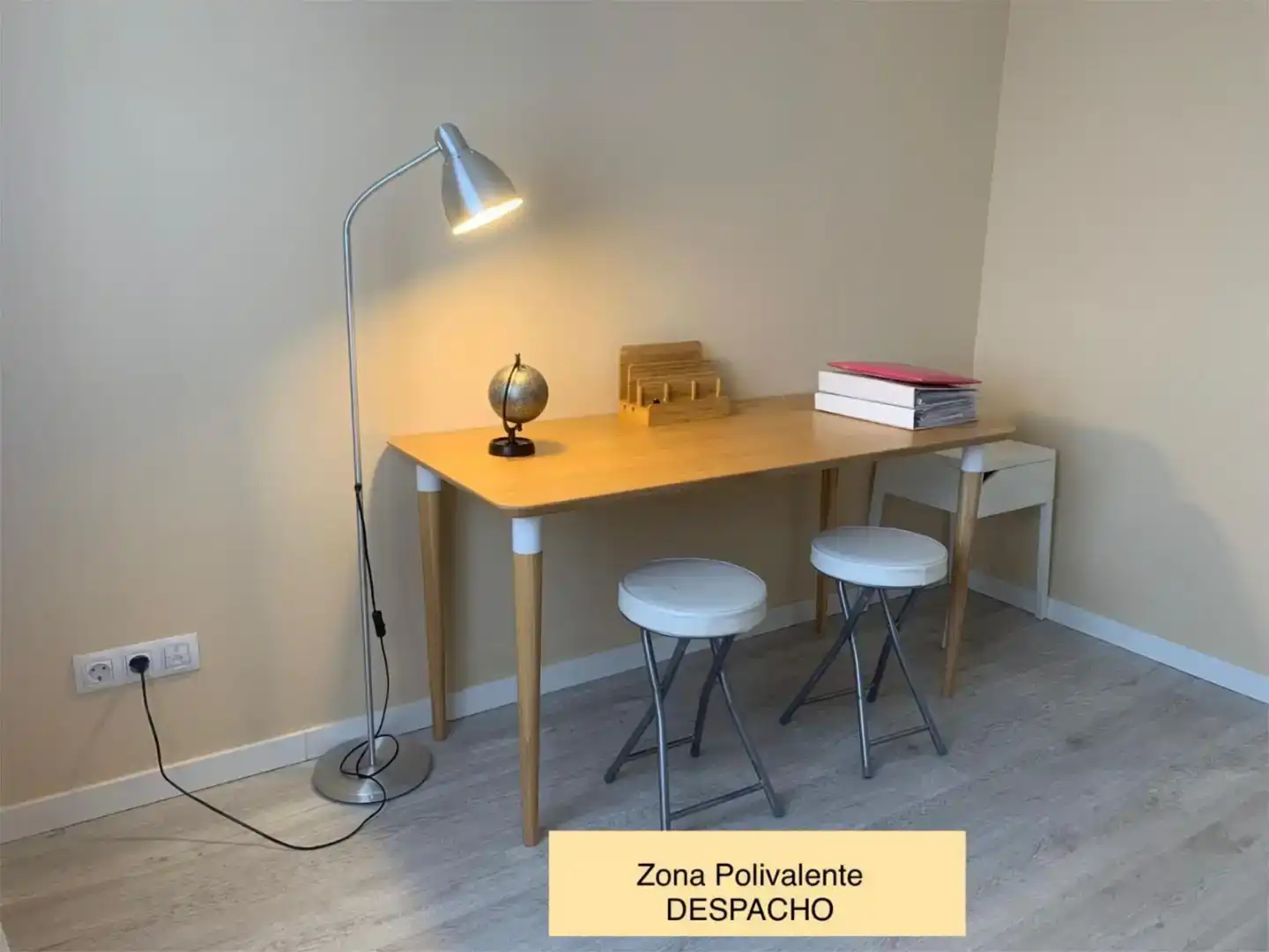 Außenansicht von Wohnung zur Miete in  Madrid Capital mit Klimaanlage, Schwimmbad und Balkon