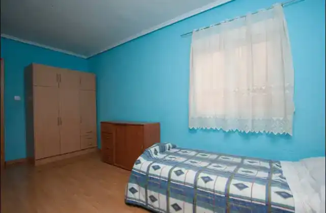 Habitación de Piso para compartir en Catarroja con Parquet y Amueblado