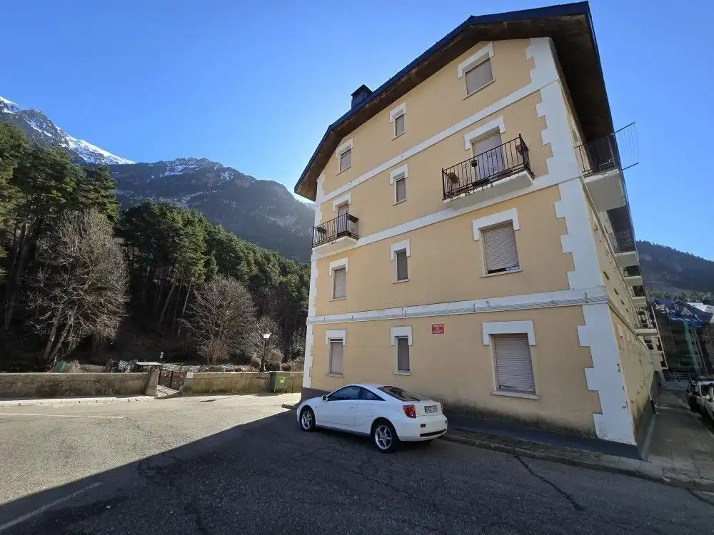 Vista exterior de Dúplex en venta en Canfranc con Calefacción y Trastero