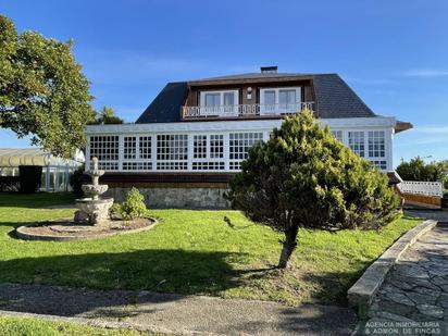 Vista exterior de Casa o xalet en venda en Oleiros amb Calefacció, Jardí privat i Terrassa