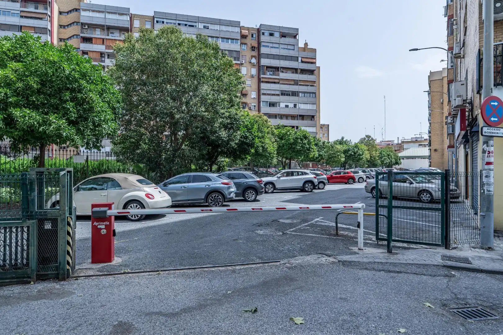 Parking of Flat for rent in Sevilla  with Air Conditioner, Heating and Furnished