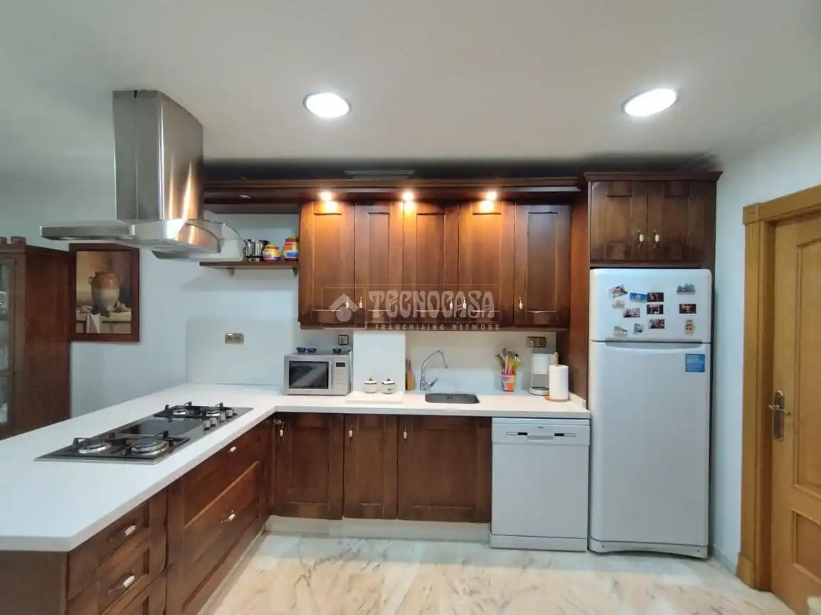 Cuina de Casa o xalet en venda en Arjonilla amb Calefacció, Piscina i Alarma