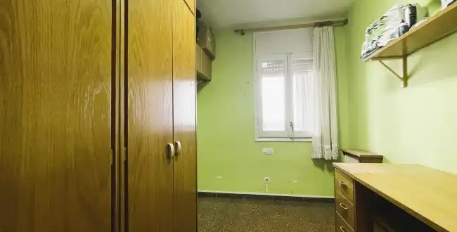 Dormitori de Pis en venda en Girona amb Aire condicionat, Traster i Balcó