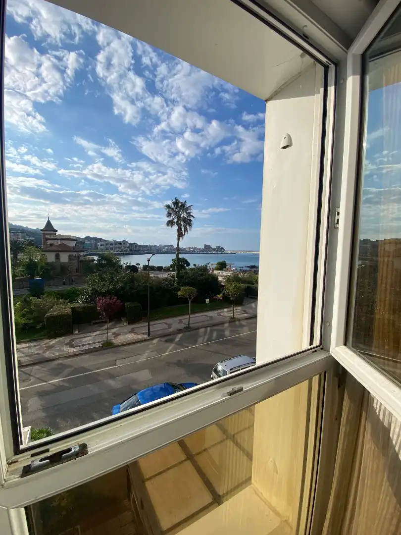 Vista exterior de Piso en venta en Castro-Urdiales con Calefacción, Trastero y Piscina