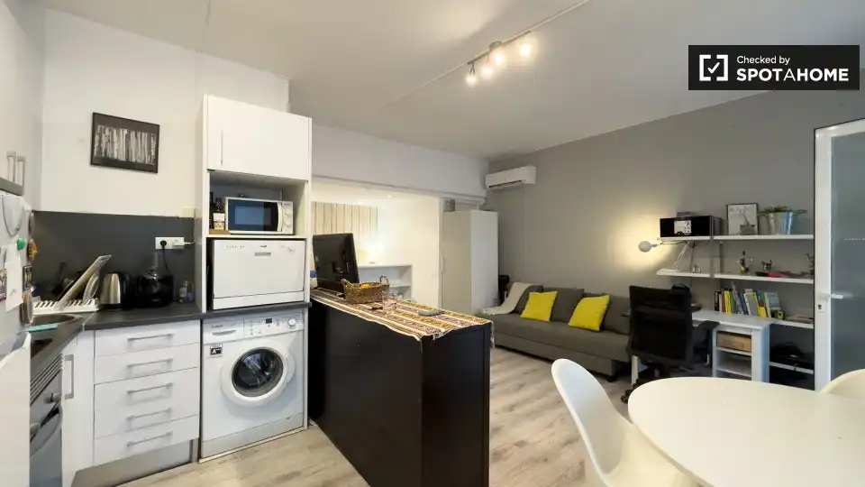 Sala de estar de Piso de alquiler en  Barcelona Capital con Aire acondicionado, Calefacción y Amueblado