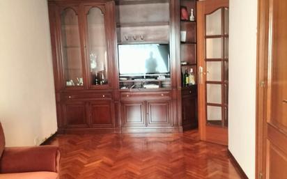 Sala d'estar de Pis en venda en A Coruña Capital  amb Parquet, Terrassa i Moblat