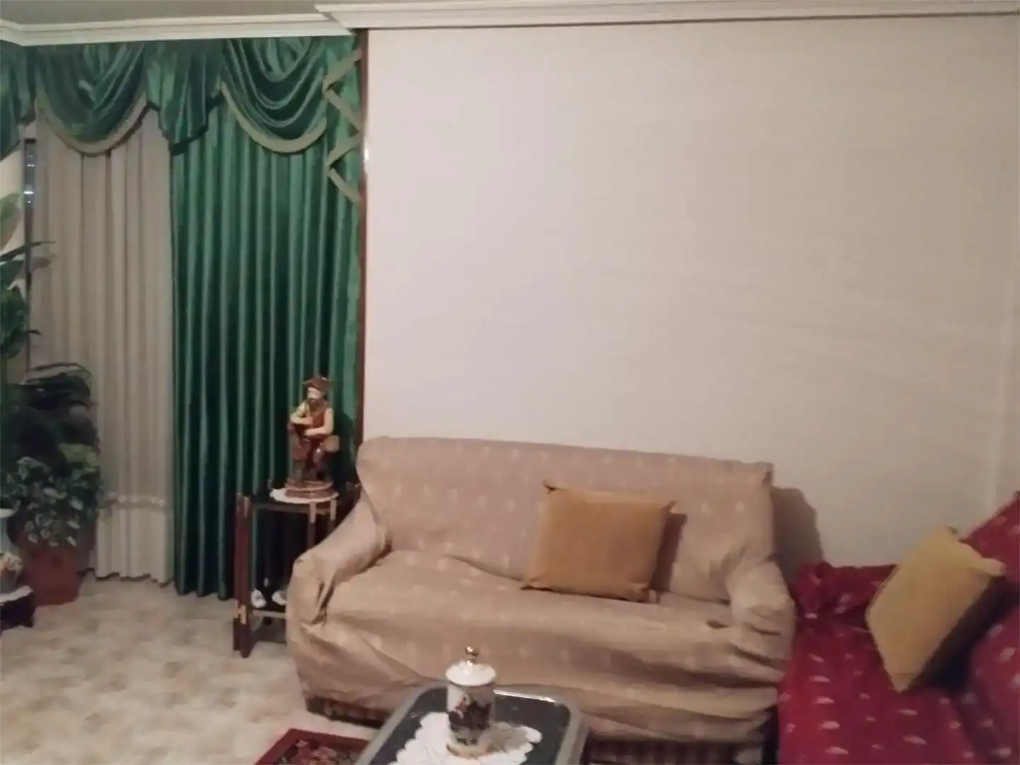 Sala d'estar de Casa adosada en venda en Peñaranda de Bracamonte amb Balcó