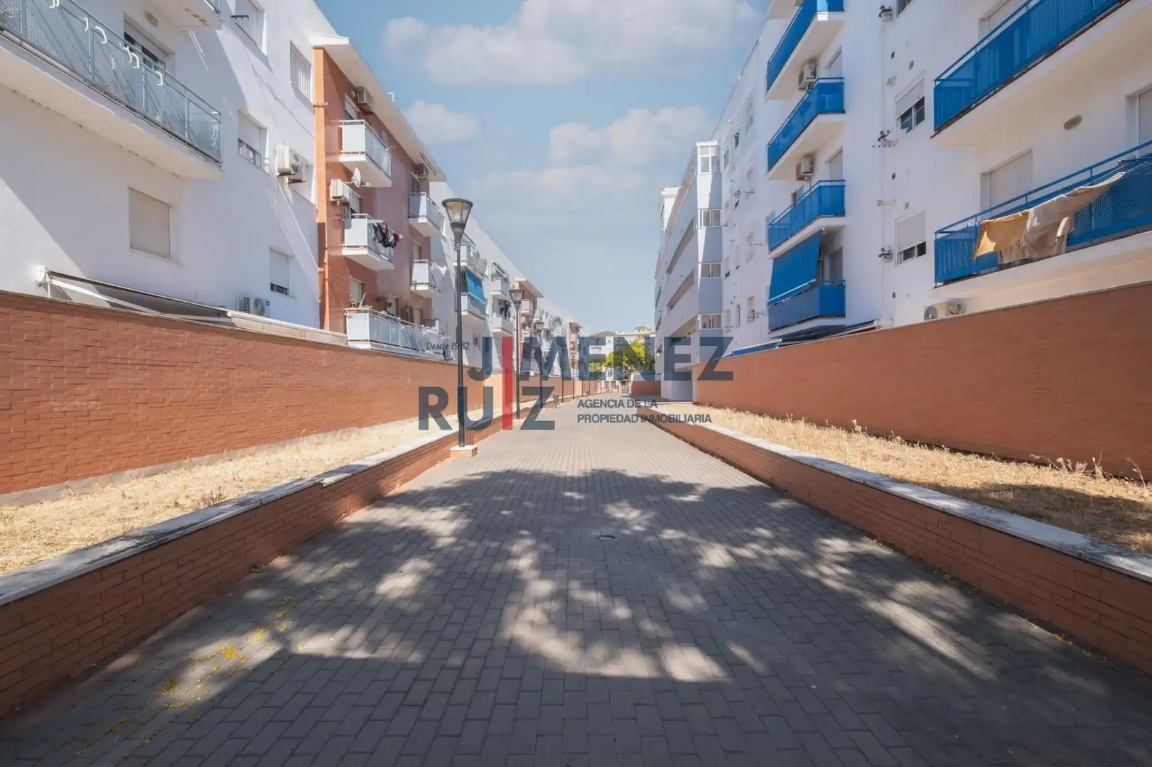 Vista exterior de Piso en venta en El Puerto de Santa María con Piscina comunitaria