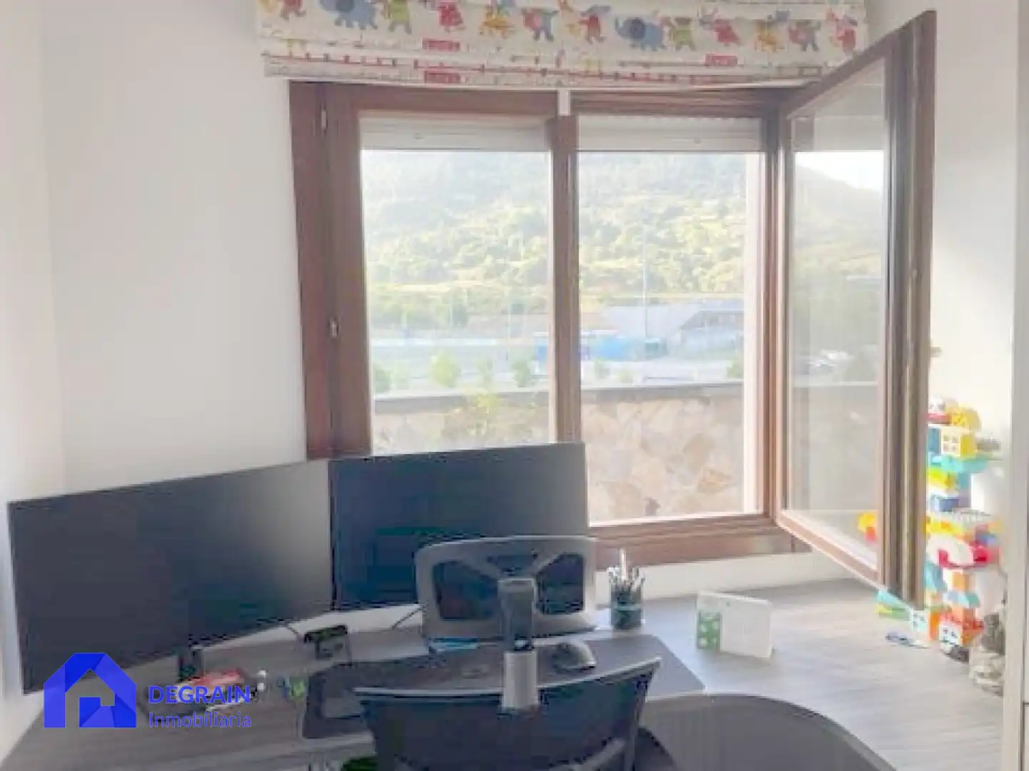 Ático en venta en Oviedo  con Calefacción, Parquet y Terraza