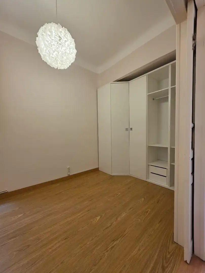 Schlafzimmer von Wohnung zur Miete in Madrid mit Heizung, Parkett und Balkon