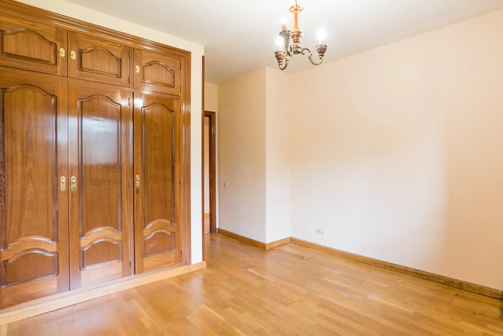 Bedroom of Houses for sale in Pozuelo de Alarcón  with Air Conditioner, Heating and Private garden