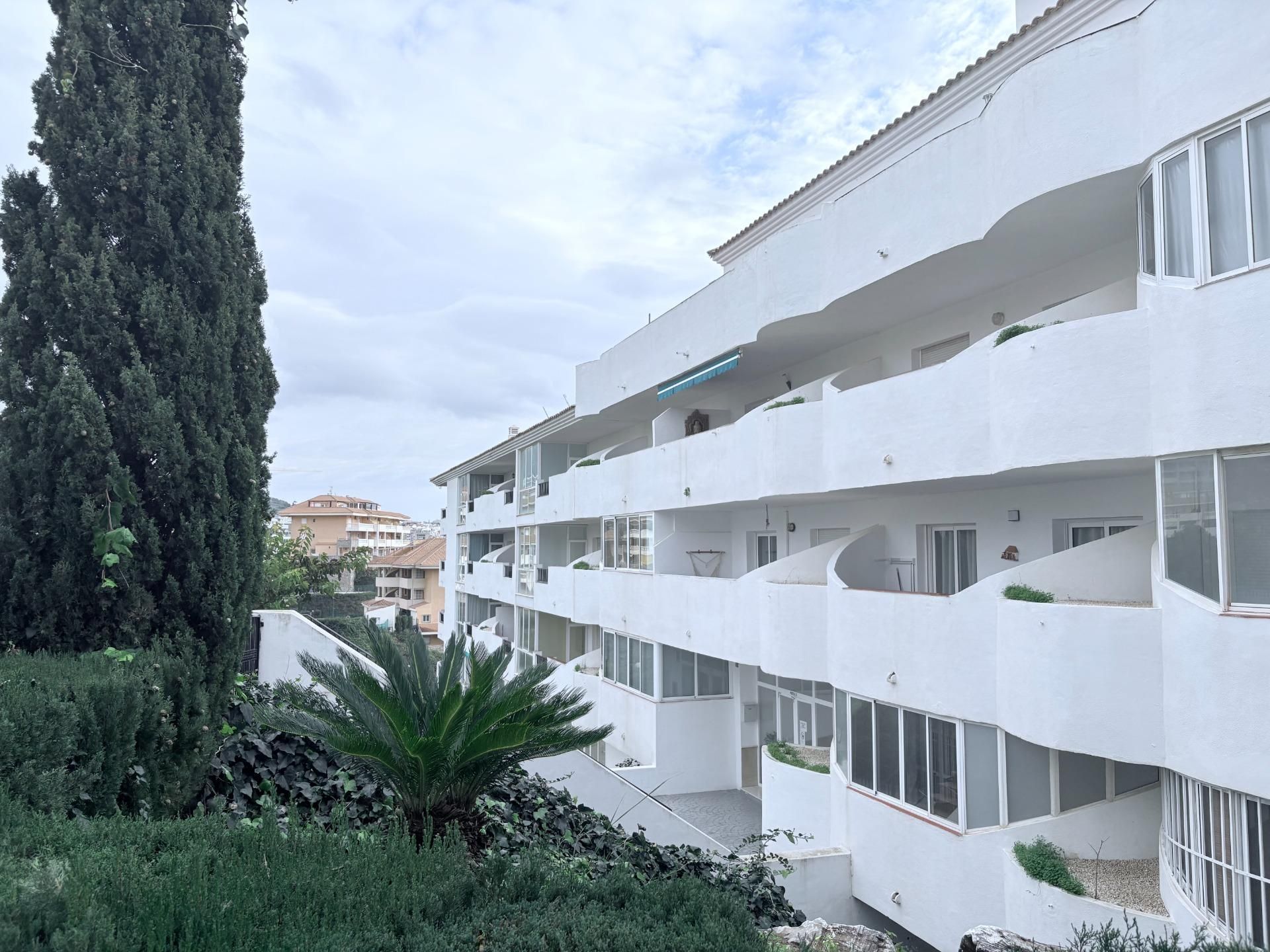 Vista exterior de Pis en venda en Fuengirola amb Jardí privat, Terrassa i Balcó