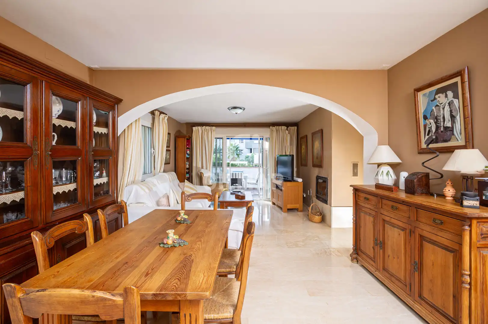 Menjador de Apartament en venda en Marbella amb Jardí privat, Traster i Piscina