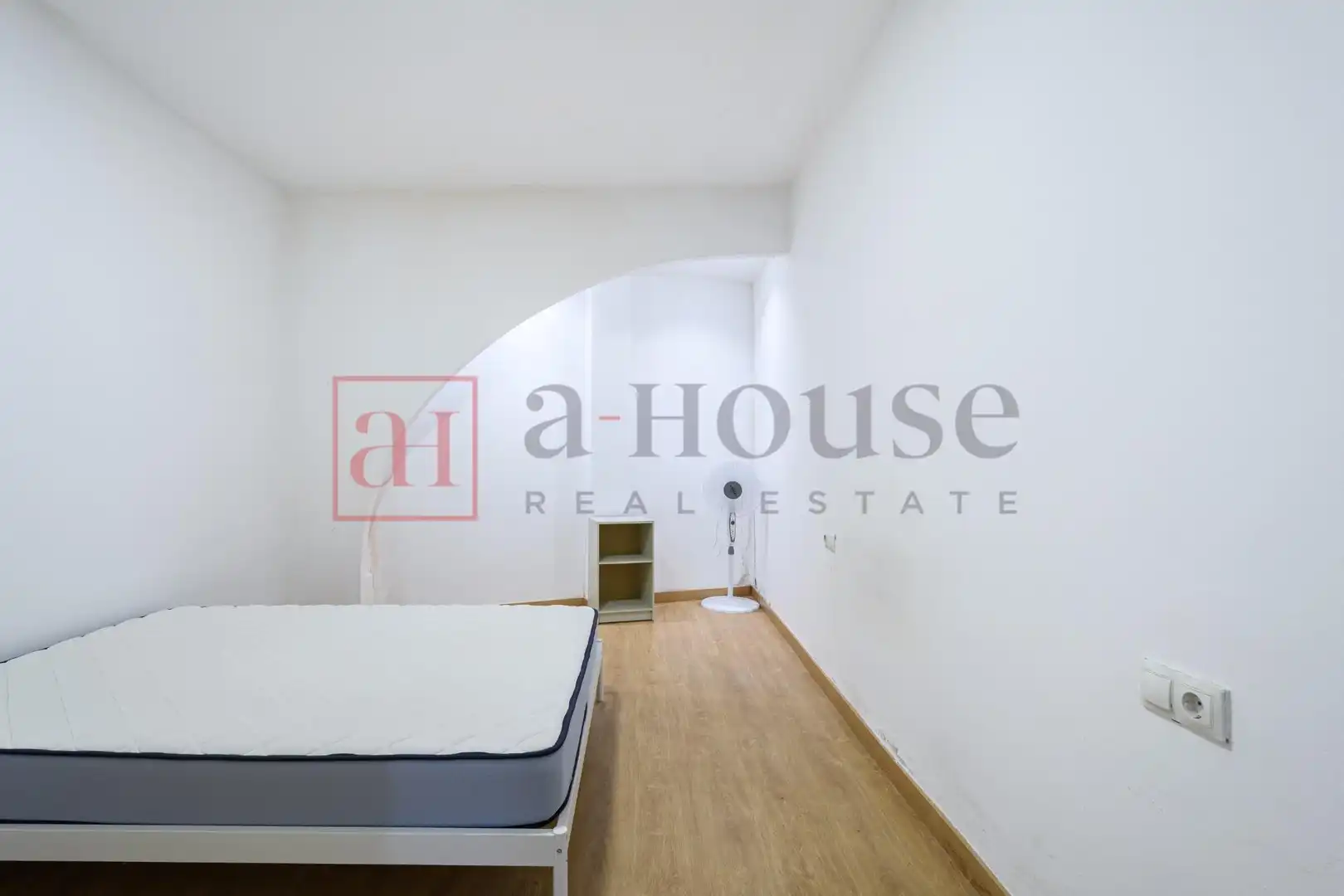 Habitación de Planta baja en venta en Barcelona con Parquet y Alarma