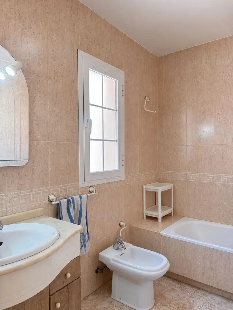 Baño de Casa o chalet en venta en Roquetas de Mar con Aire acondicionado, Terraza y Trastero