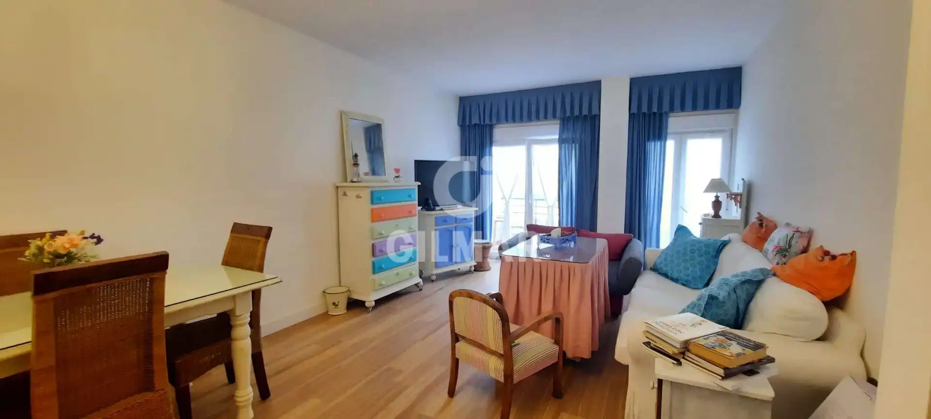 Sala d'estar de Apartament en venda en Estepona amb Calefacció i Balcó
