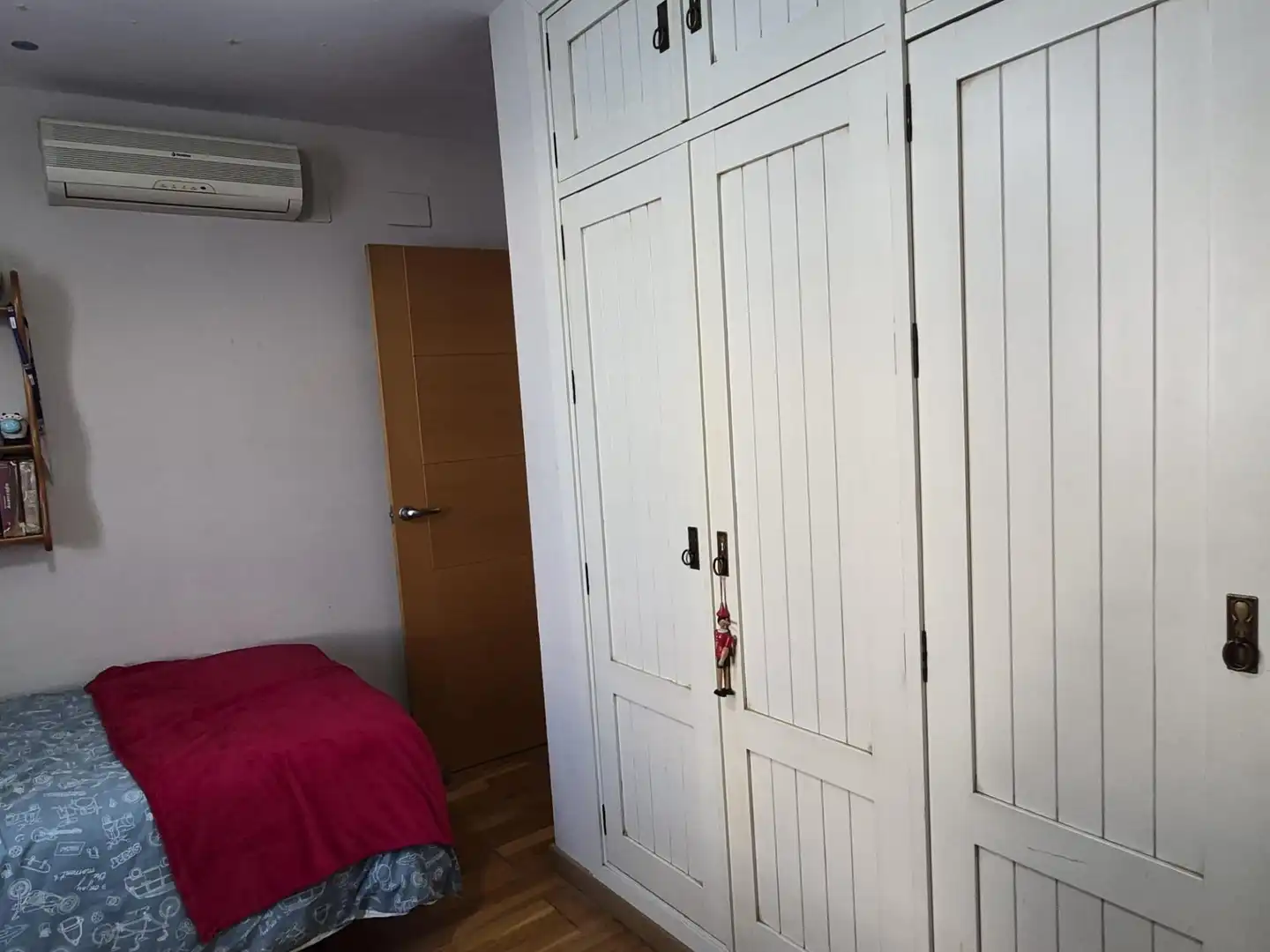 Habitación de Casa adosada en venta en Pilas con Aire acondicionado, Terraza y Trastero