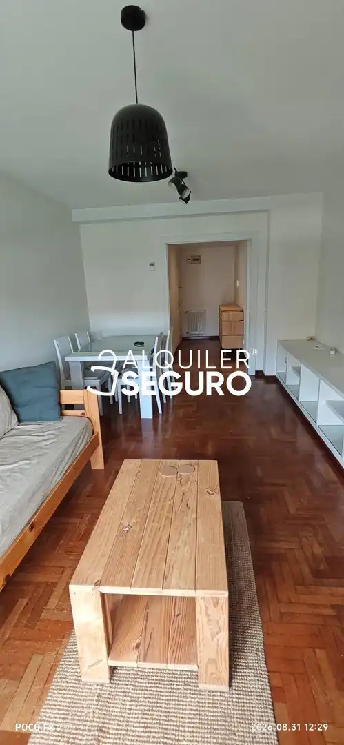 Sala d'estar de Pis de lloguer en Gijón  amb Calefacció i Moblat