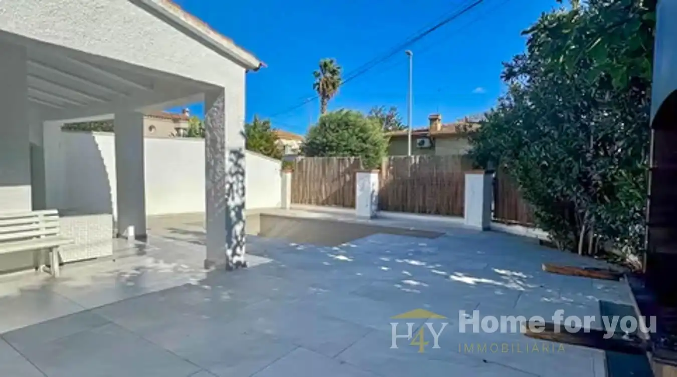 Chalet con piscina en venta en Pení 64, imagen 3