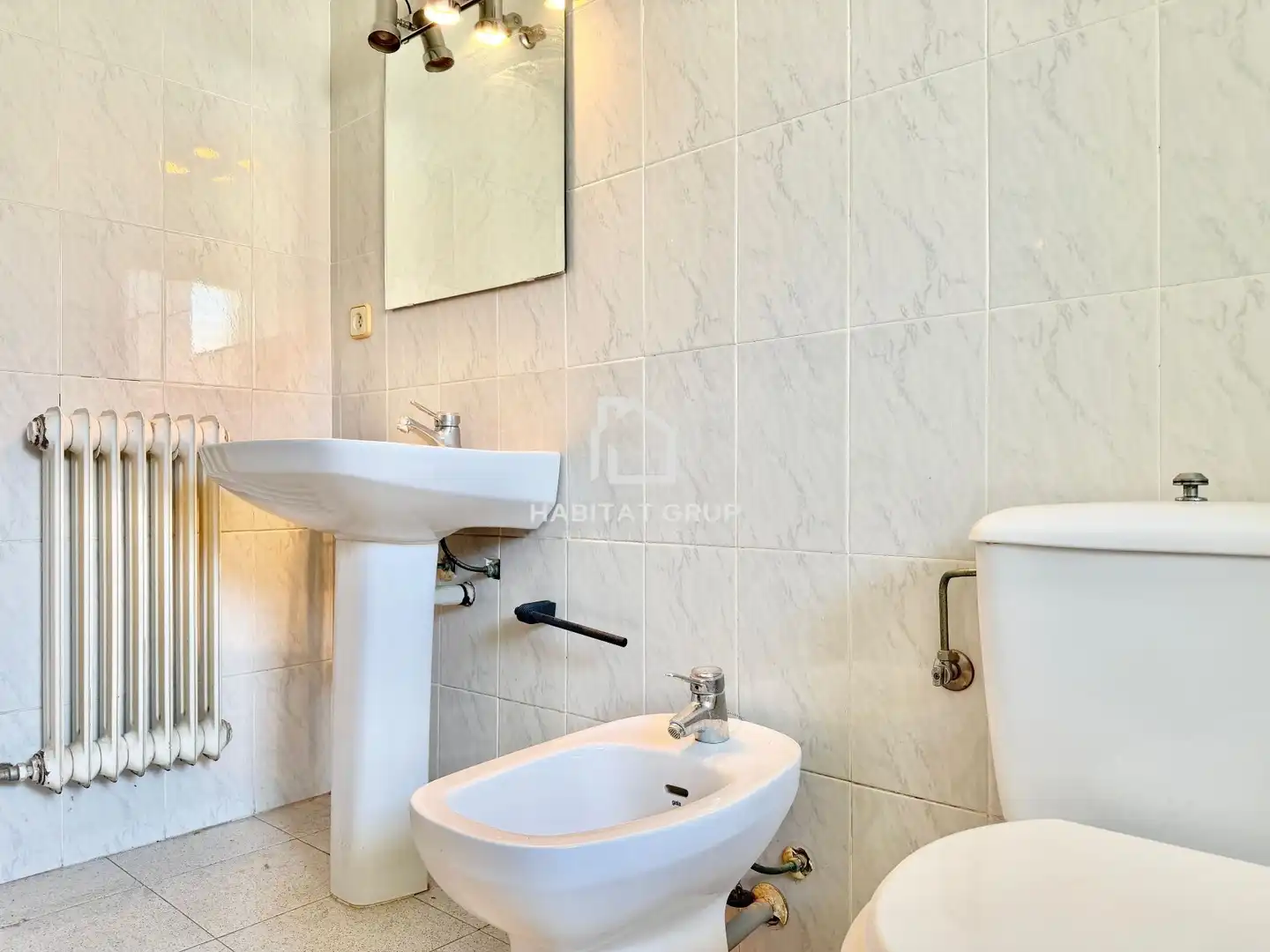 Baño de Casa adosada en venta en Girona con Calefacción, Jardín privado y Terraza