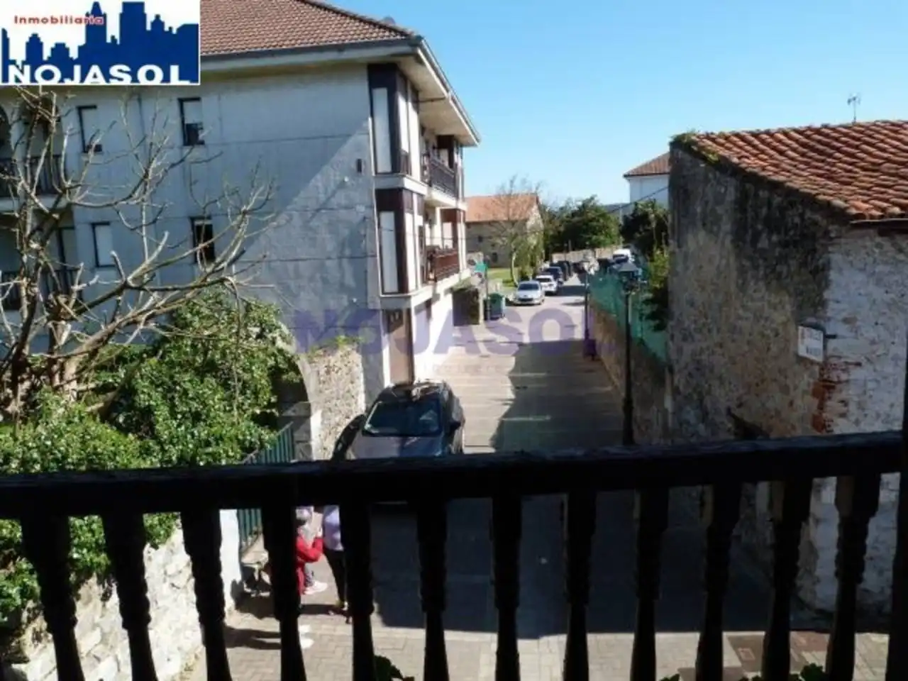 Vista exterior de Casa adosada en venda en Escalante amb Moblat