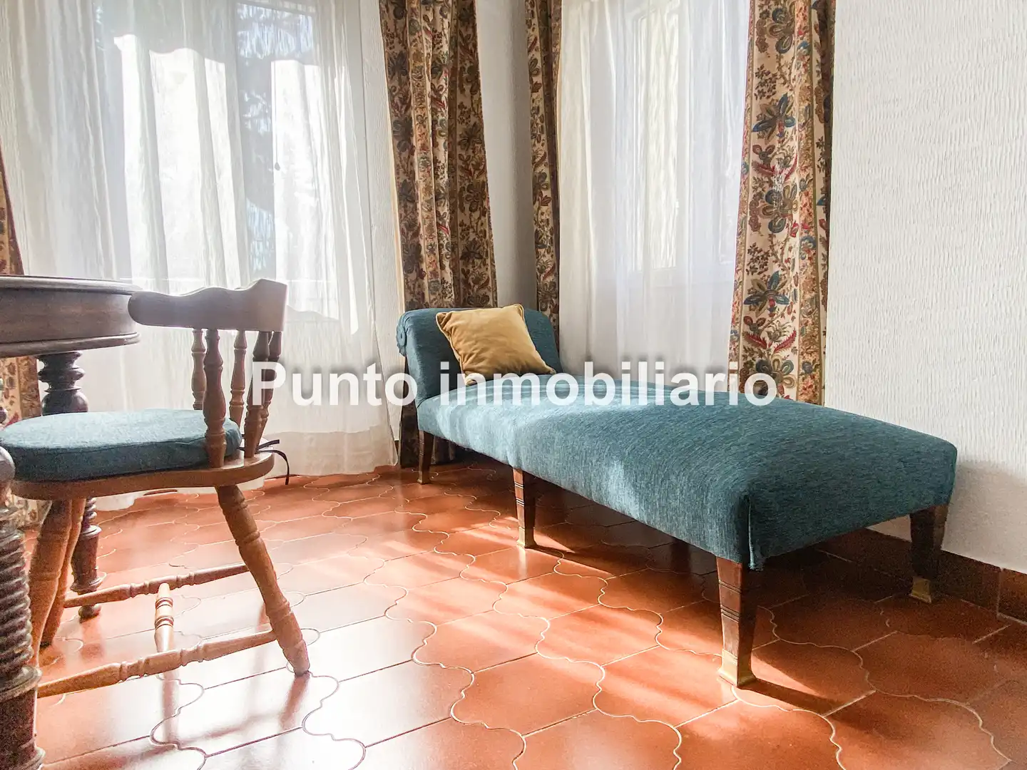 Sala d'estar de Casa o xalet en venda en Valladolid amb Jardí privat i Terrassa