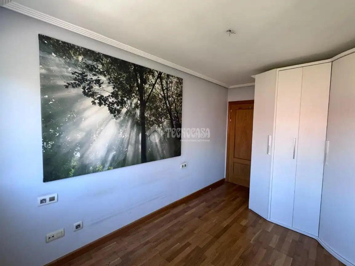 Habitación de Piso en venta en León Capital  con Calefacción, Parquet y Terraza