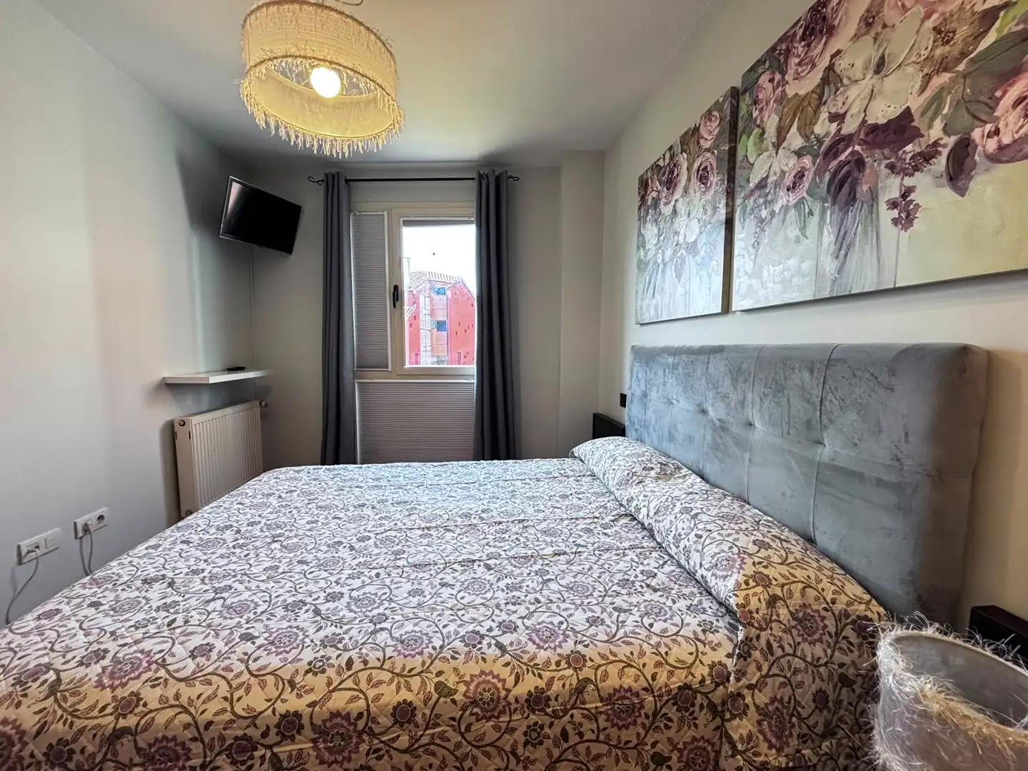 Dormitori de Apartament de lloguer en Burgos amb Calefacció i Moblat