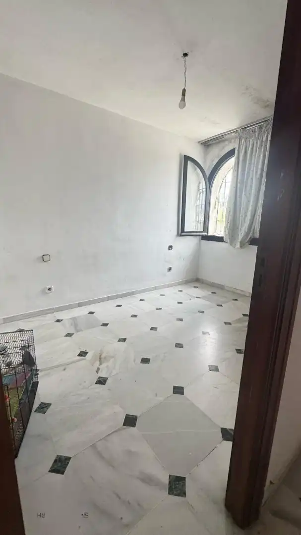 Gebäude zum Verkauf in Estepona mit Alarm und Gemeinschaftspool