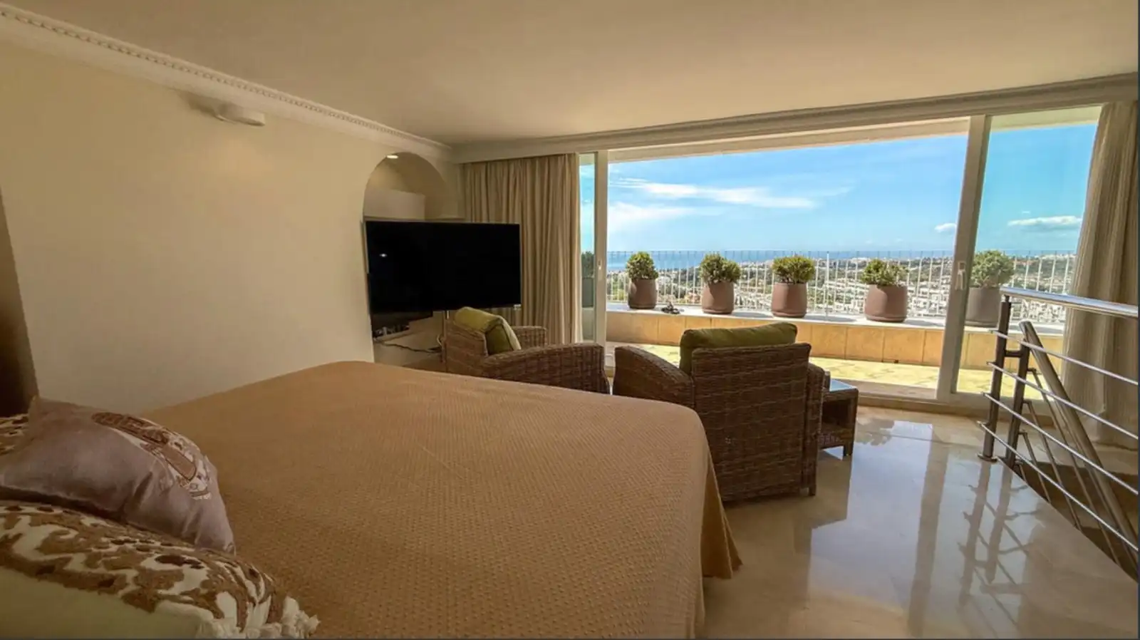 Dormitori de Àtic de lloguer en Marbella amb Aire condicionat, Terrassa i Piscina