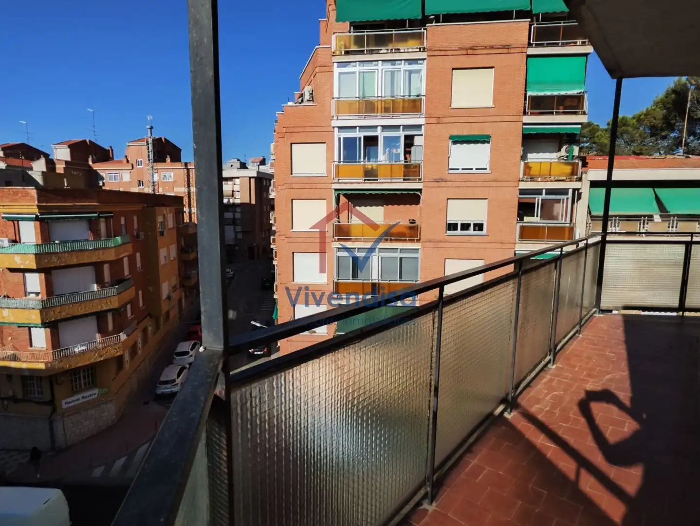 Vista exterior de Pis en venda en Guadalajara amb Calefacció i Terrassa