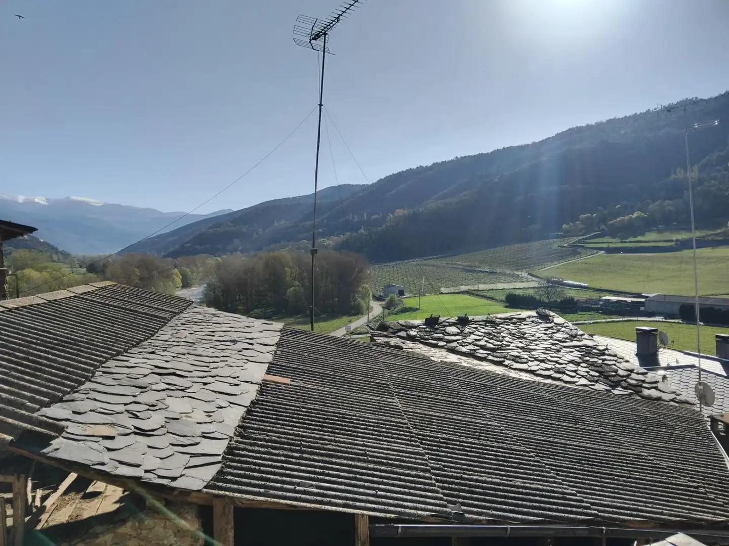 Vista exterior de Casa adosada en venda en Ribera d'Urgellet amb Calefacció