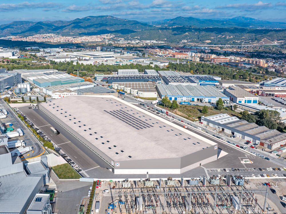 Vista exterior de Nau industrial de lloguer en Abrera