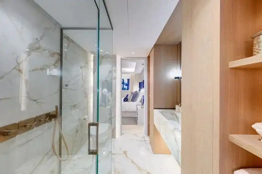 Bathroom of Flat for sale in Marbella  with Private garden, Terrace and Swimming Pool