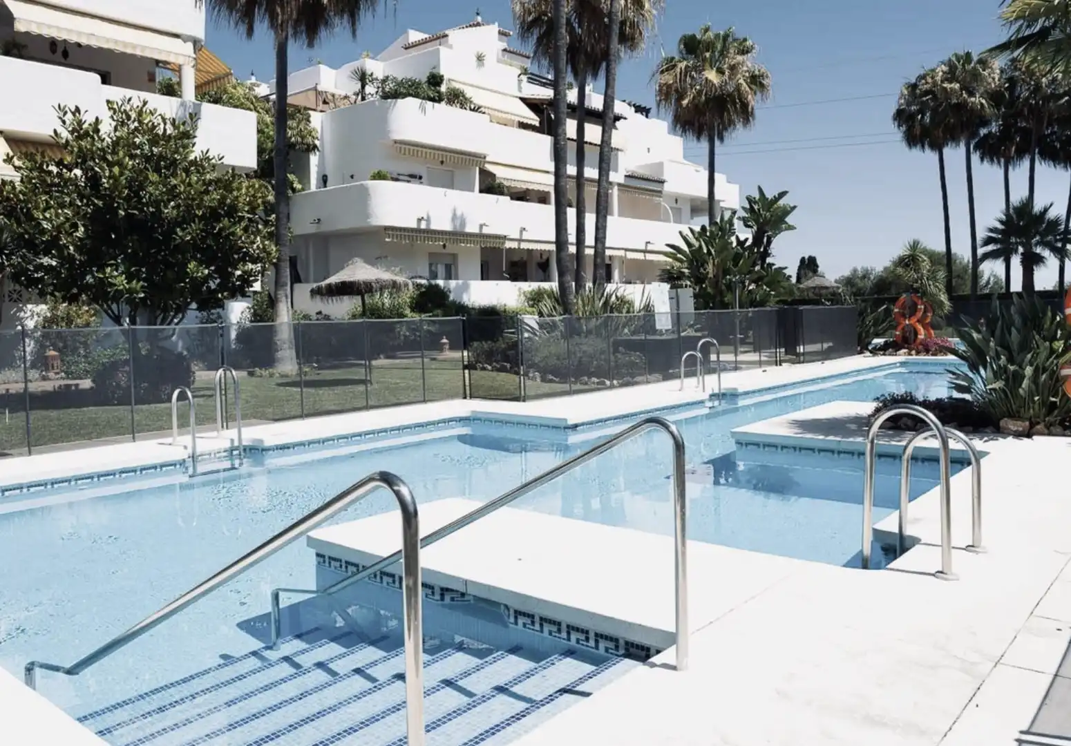 Piscina de Planta baixa en venda en Marbella amb Aire condicionat, Calefacció i Terrassa