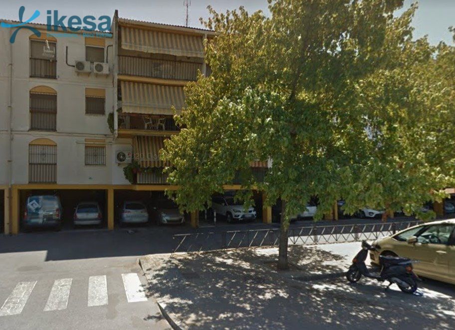 Piso en venta en Avenida VERDIALES, Poniente-Norte - Miralbaida - Parque Azahara