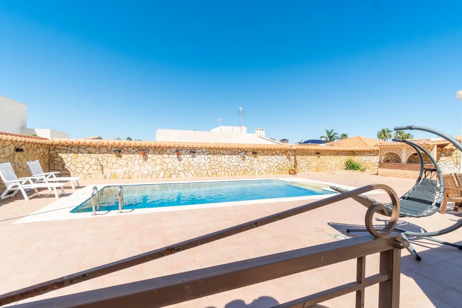 Piscina de Casa o xalet en venda en Torrevieja amb Aire condicionat, Calefacció i Jardí privat