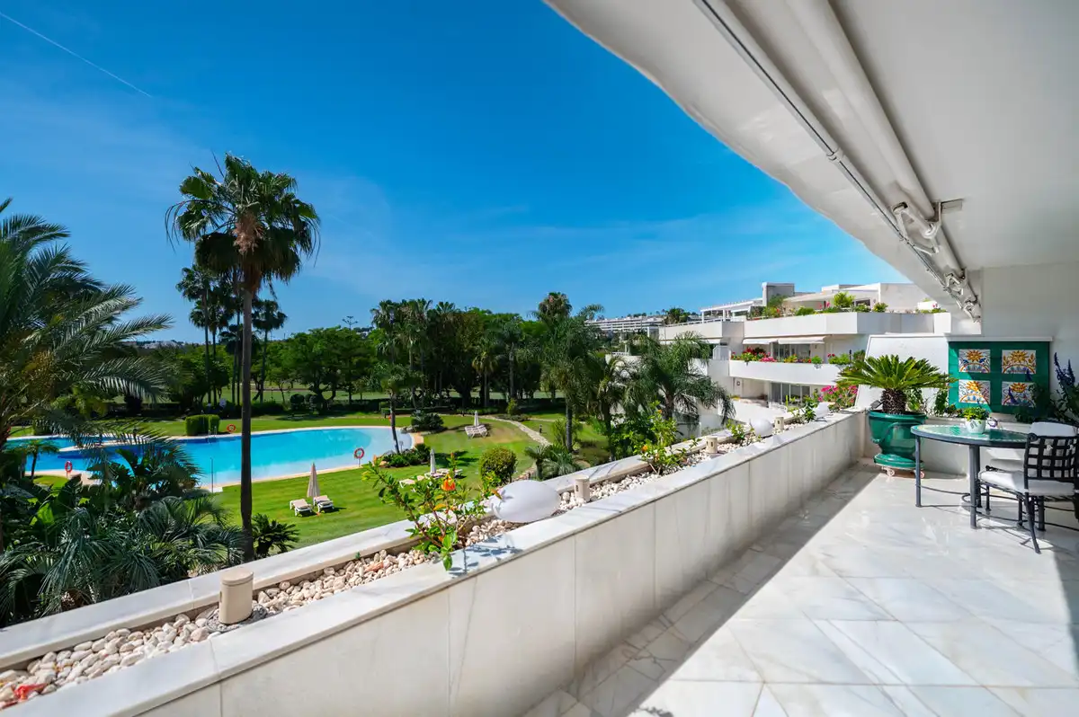 Penthouse with lift for sale in Nueva Andalucía
