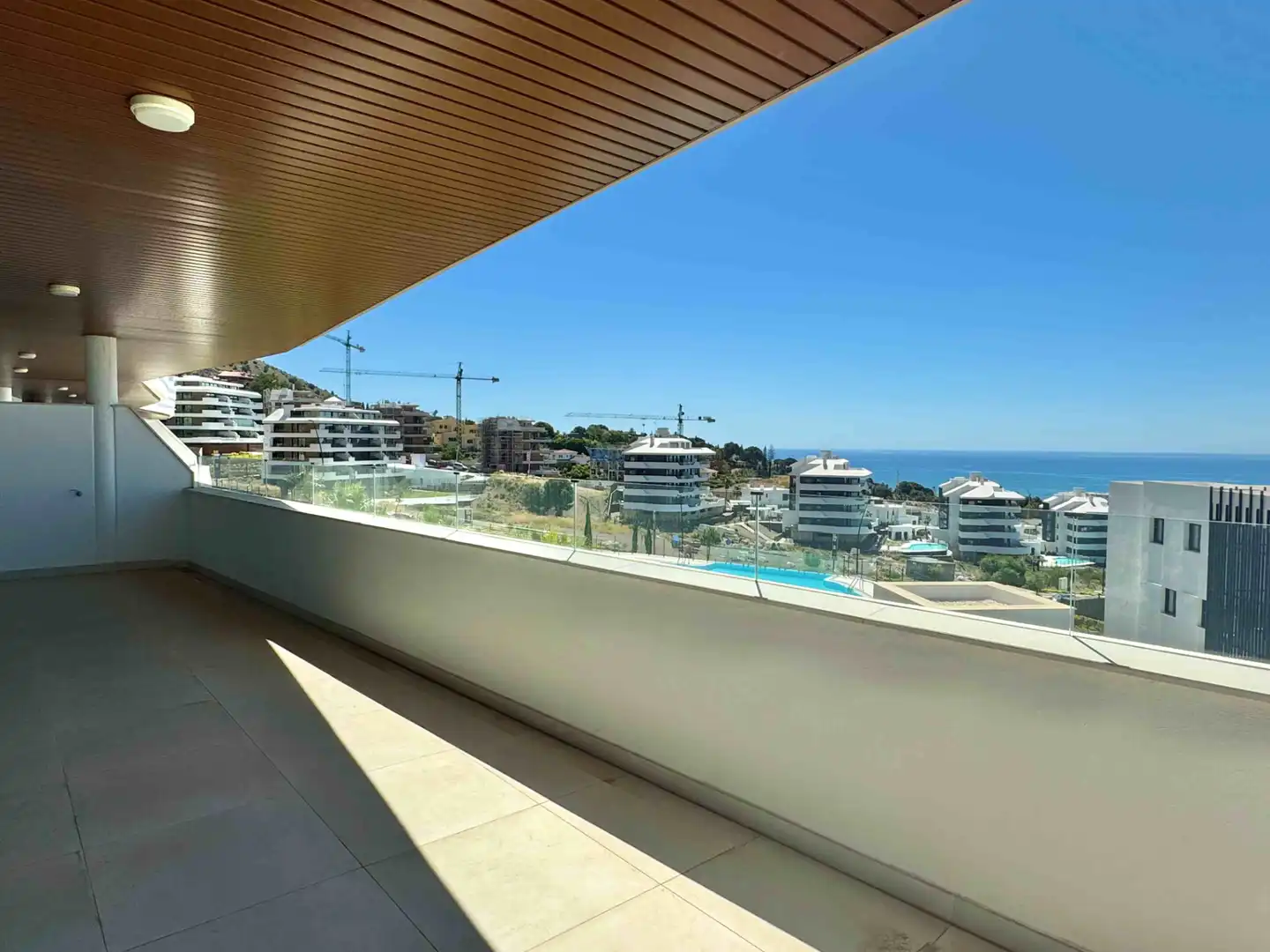 Neubau-Wohnung mit Pool zum Verkauf in Avenida 8 de Marzo 32