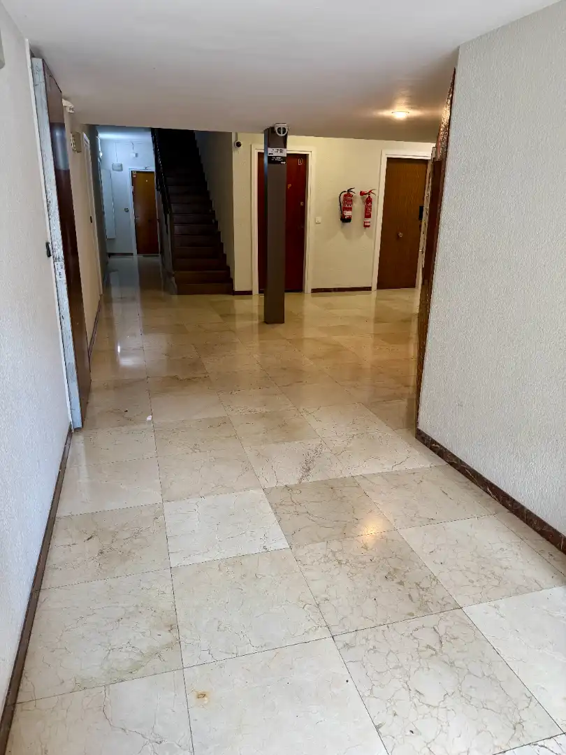 Wohnung zum Verkauf in Barcelona mit Parkett und Alarm
