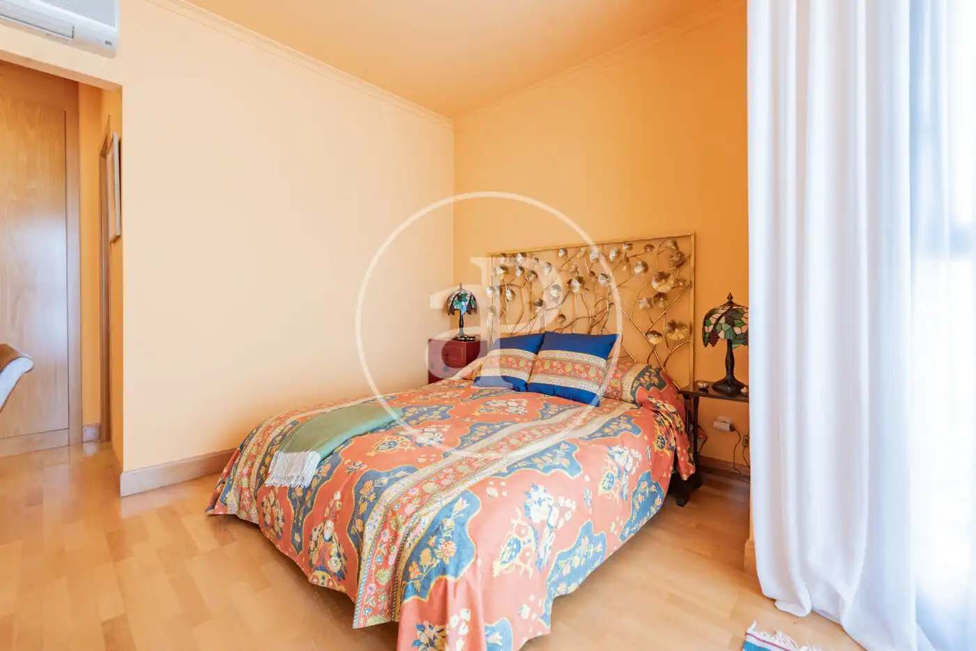 Habitación de Casa adosada en venta en Madrid con Aire acondicionado, Calefacción y Jardín privado