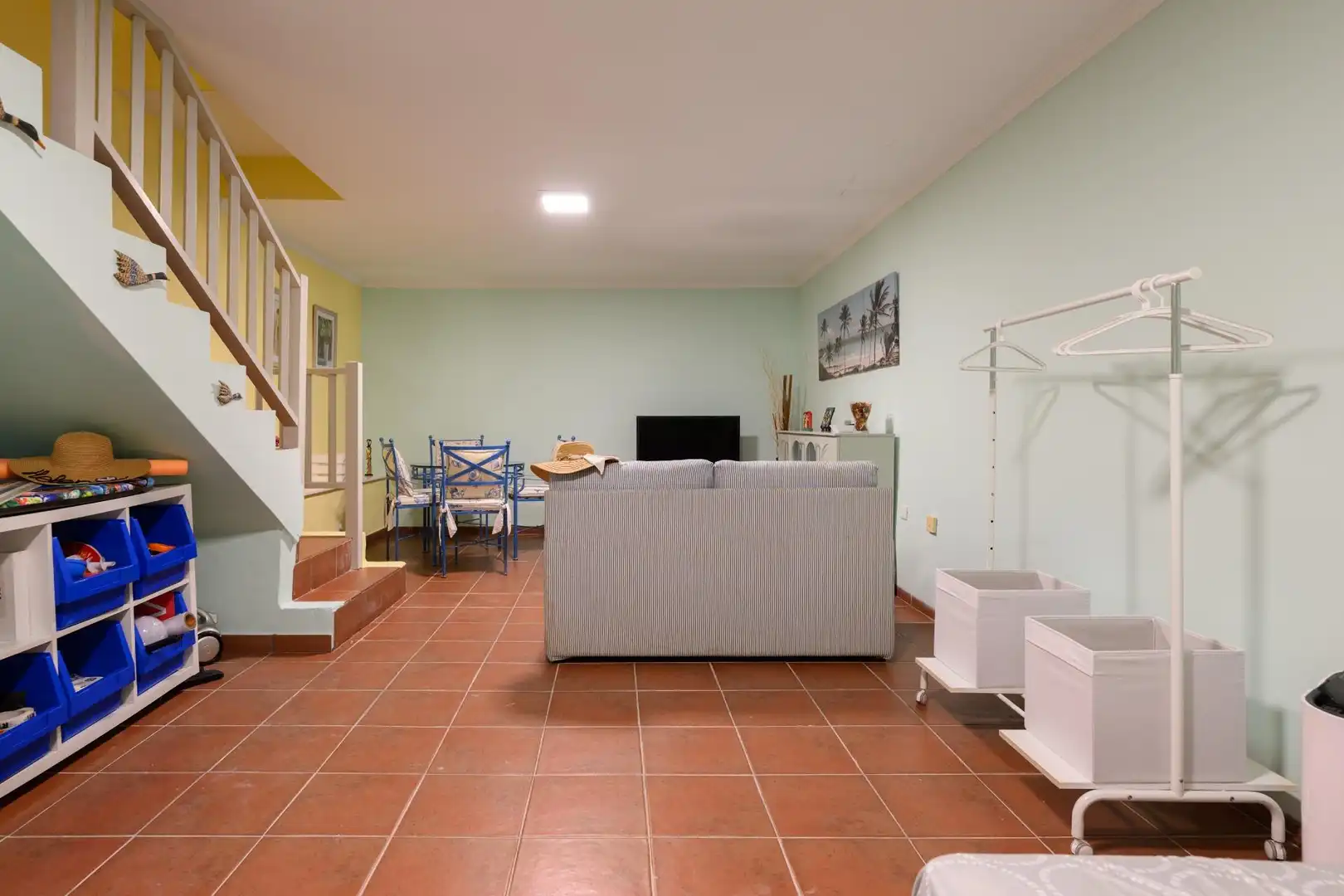 Wohnzimmer von Einfamilien-Reihenhaus zur Miete in San Bartolomé de Tirajana mit Klimaanlage, Privatgarten und Terrasse