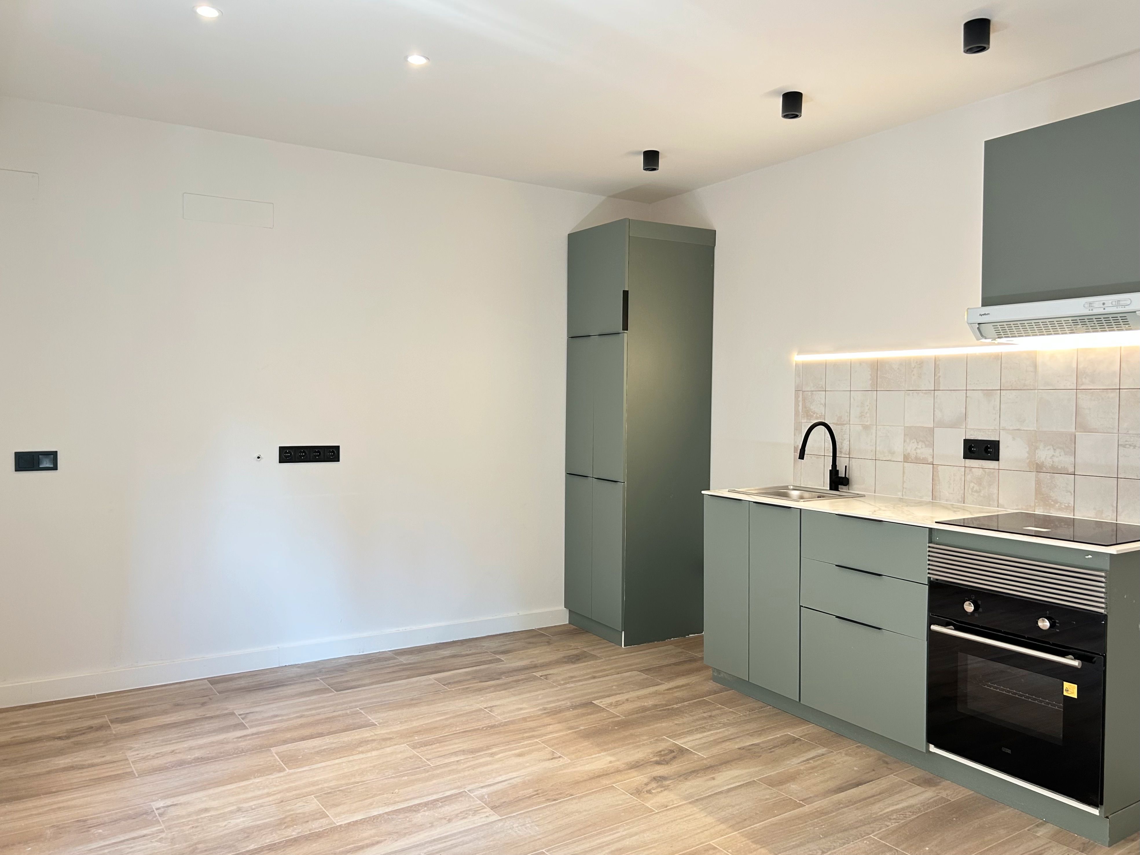 Kitchen of Premises for sale in  Barcelona Capital