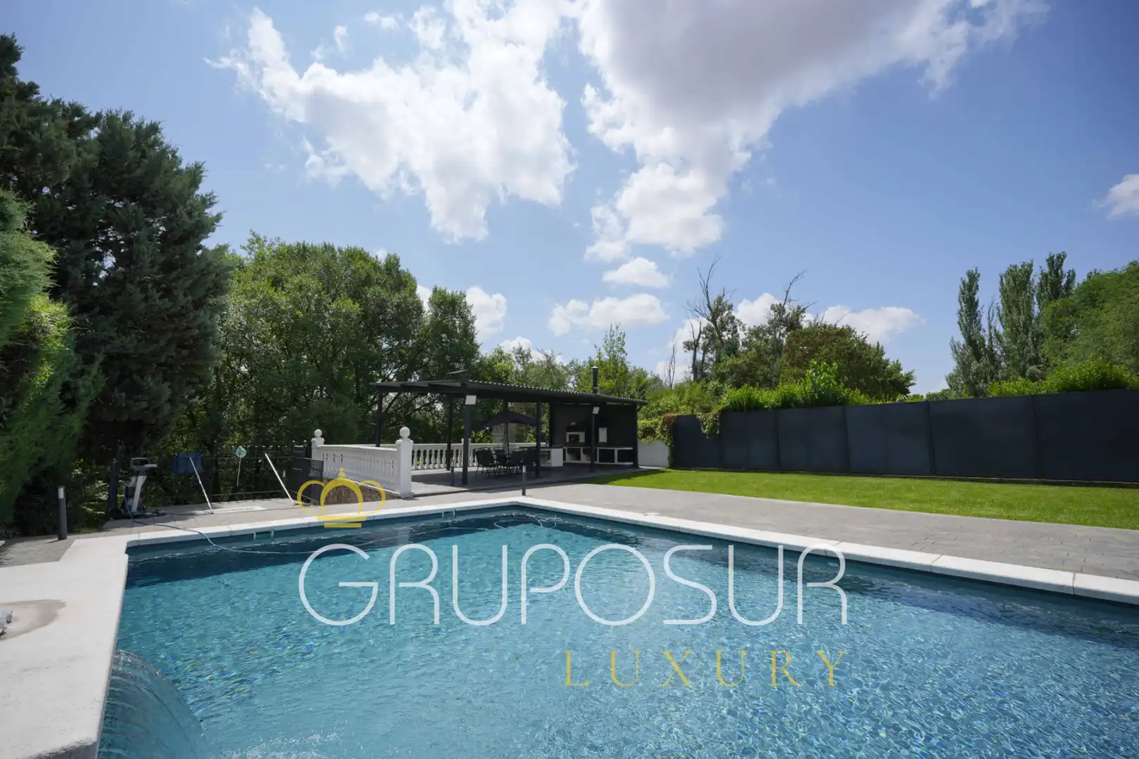 Piscina de Casa o chalet en venta en Valladolid con Aire acondicionado, Calefacción y Jardín privado