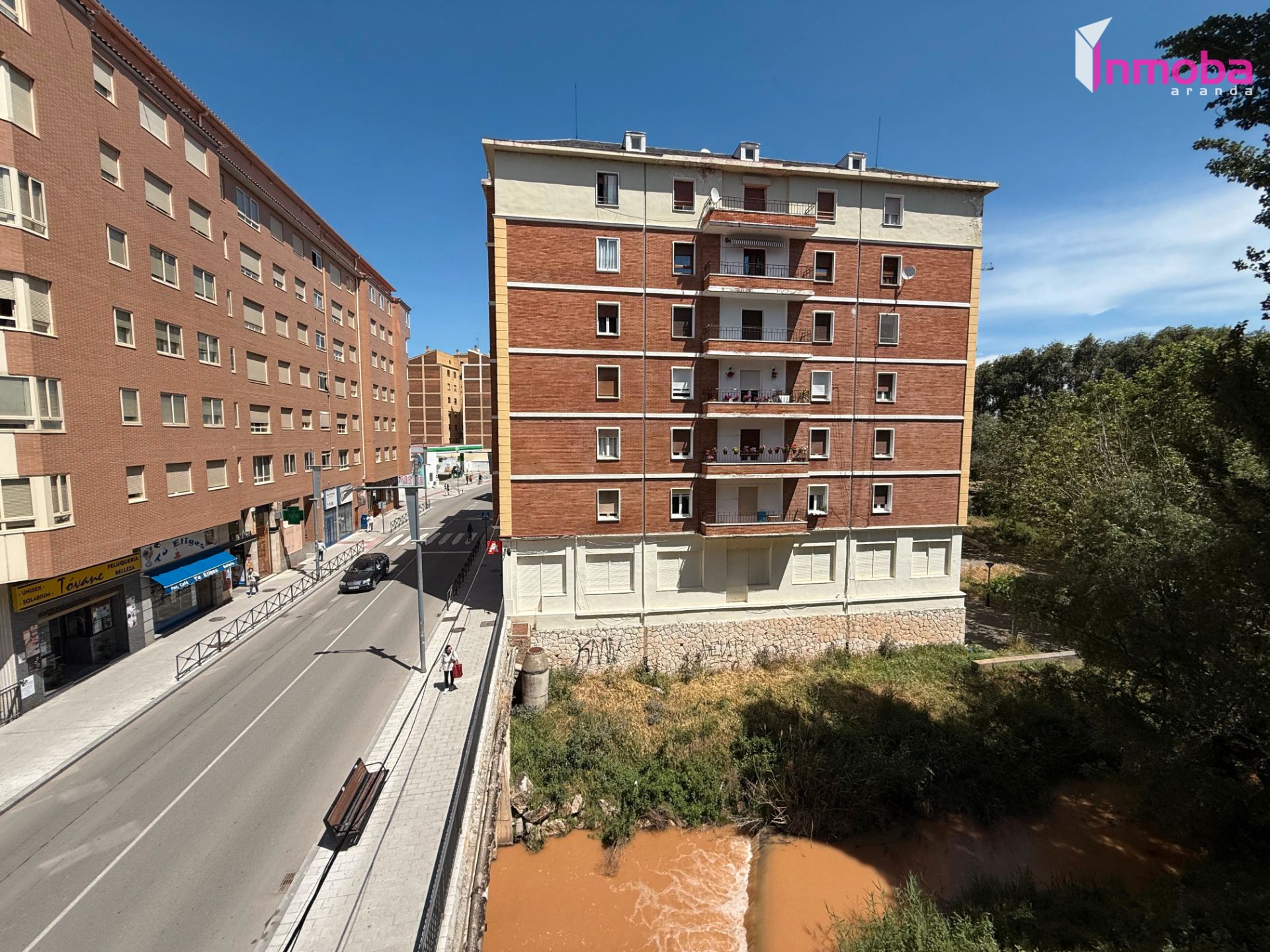Vista exterior de Pis en venda en Aranda de Duero amb Calefacció i Terrassa