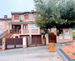 Exterior view of Single-family semi-detached to rent in Colmenar Viejo  with Parquet flooring, Terrace and Storage room