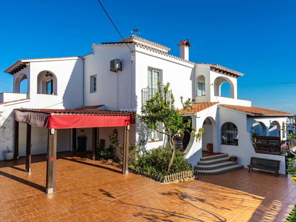 Vista exterior de Casa o xalet en venda en Es Castell amb Aire condicionat, Calefacció i Piscina
