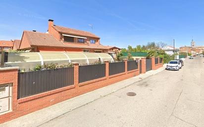 Vista exterior de Casa o xalet en venda en Fuente El Saz de Jarama amb Aire condicionat, Calefacció i Jardí privat